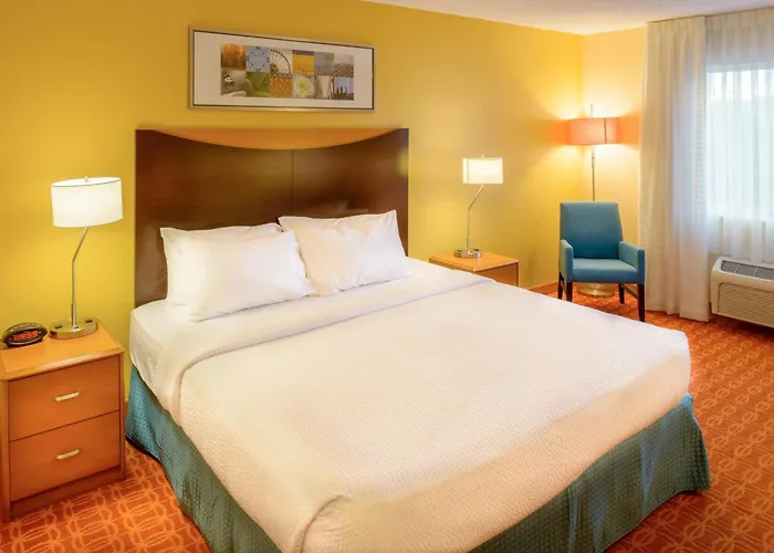 Fairfield Saint Louis Hotel