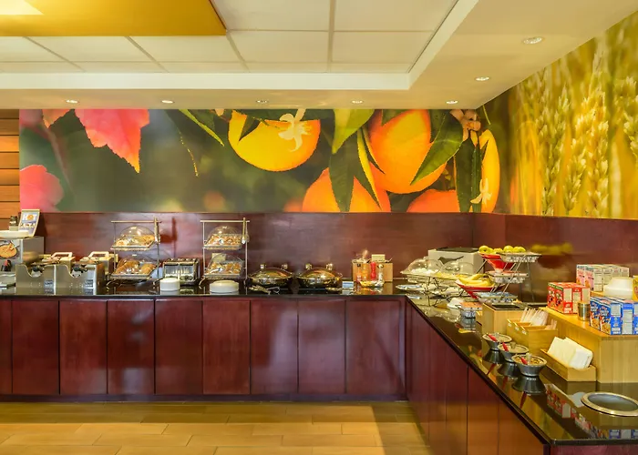 Fairfield Saint Louis Hotel 3*