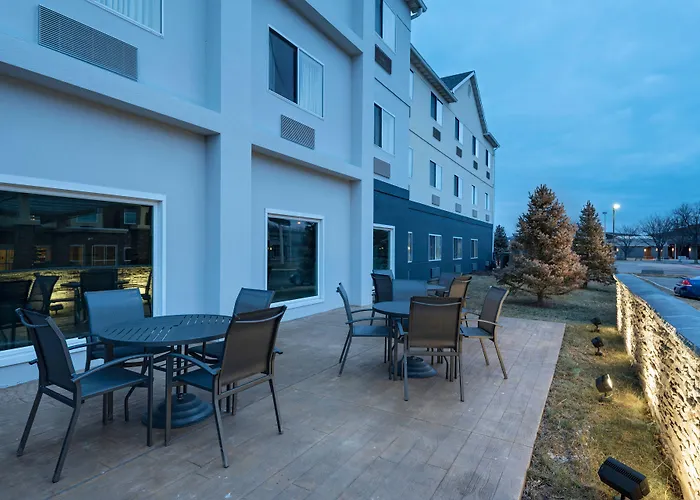 Fairfield Saint Louis Hotel