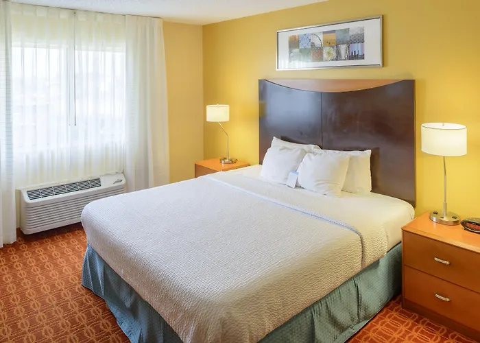 Fairfield Saint Louis Hotel