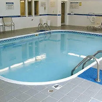 Fairfield Saint Louis Hotel 3*